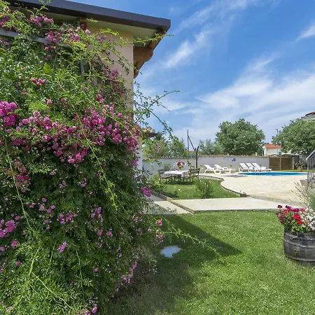 Luxurious In Kastelir-labinci With Swimming Pool Villa