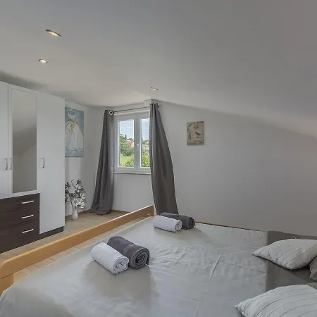 Luxurious In Kastelir-labinci With Swimming Pool Labinci