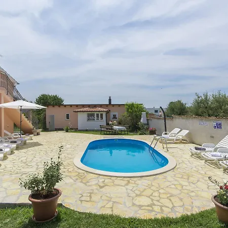 Luxurious In Kastelir-labinci With Swimming Pool * Labinci