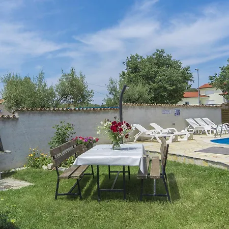 Luxurious In Kastelir-labinci With Swimming Pool Villa Labinci