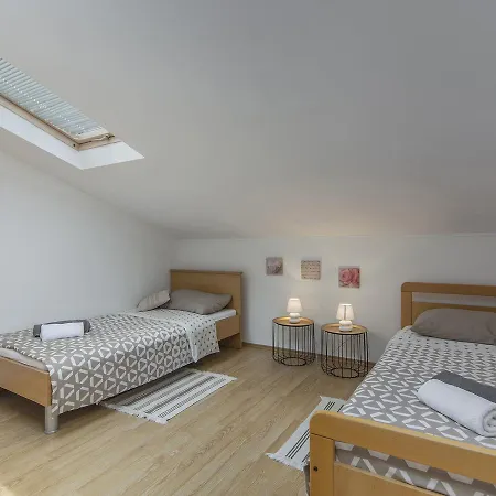 Luxurious In Kastelir-labinci With Swimming Pool *