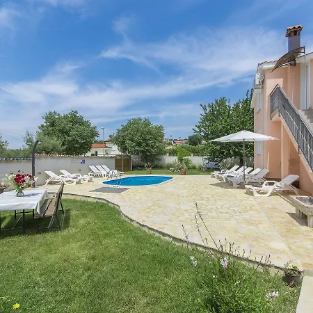 빌라 Luxurious In Kastelir-labinci With Swimming Pool